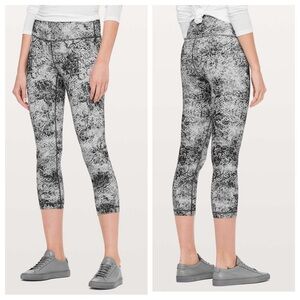 Lululemon Wunder Under Size 8 High Rise Crop Serigraph Starlight Black Multi